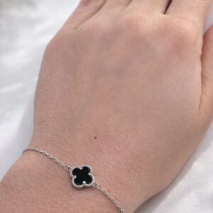 Srebrna bransoletka koniczyna czarna