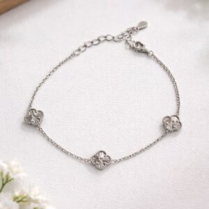 Srebrna bransoletka koniczyny grawerowane